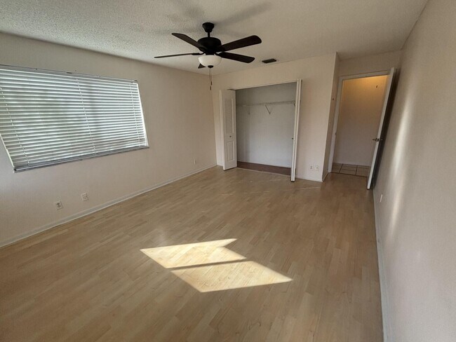 Building Photo - 110 SE 7th St