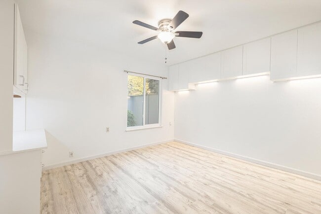 Building Photo - 1501 Skycrest Dr