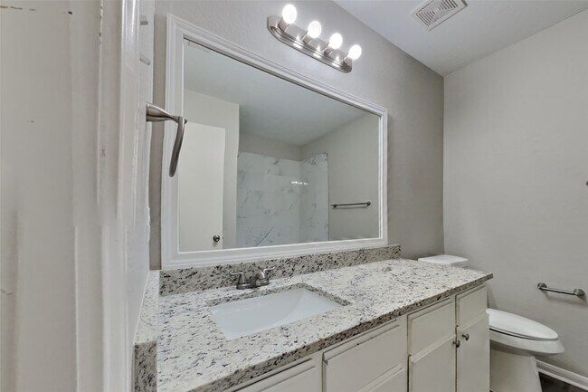 Building Photo - 16730 N Bob White Dr