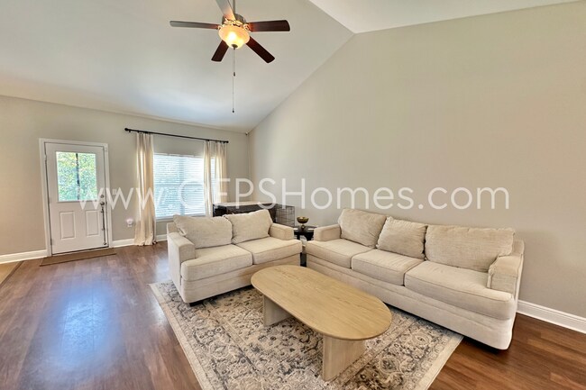 Building Photo - South Crestview 3/2 Available 8/1