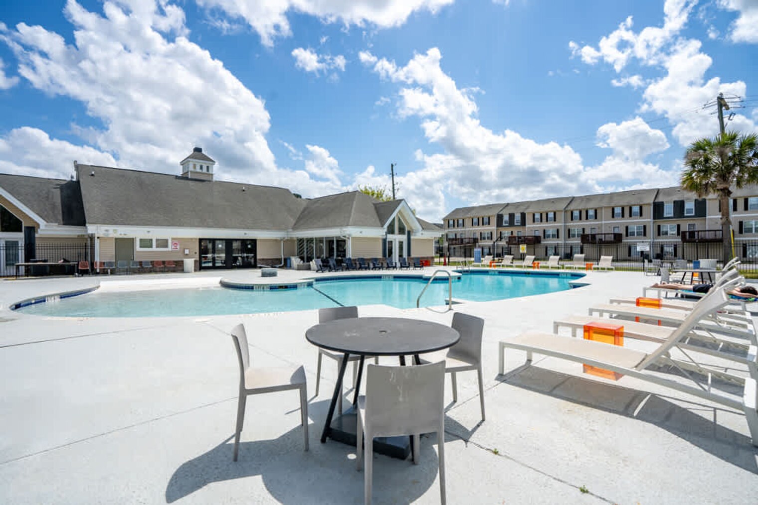 Building Photo - 1051 Southern Dr