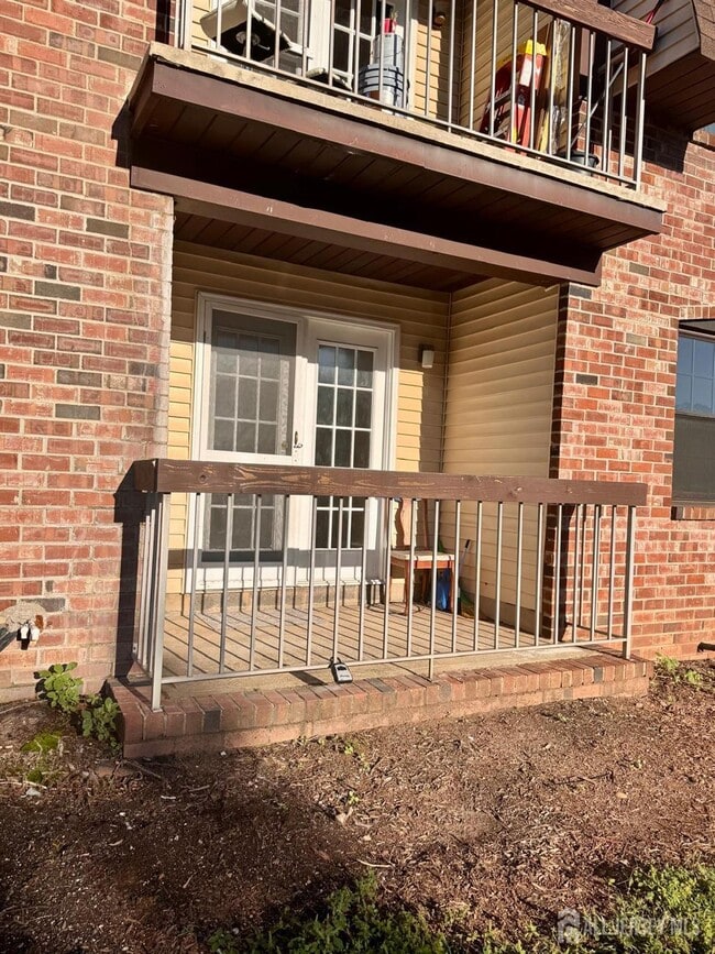 Building Photo - 1202 Green Hollow Dr