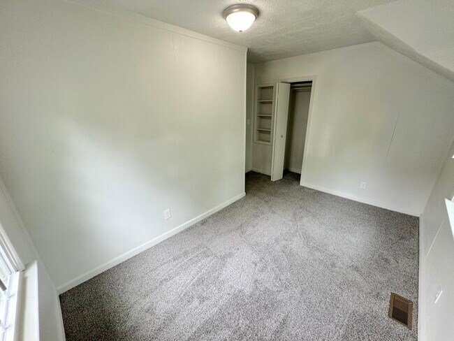 Building Photo - COME MEET YOUR NEW HOME! 2 BEDROOM APARTMENT IN PORTSMOUTH FOR RENT