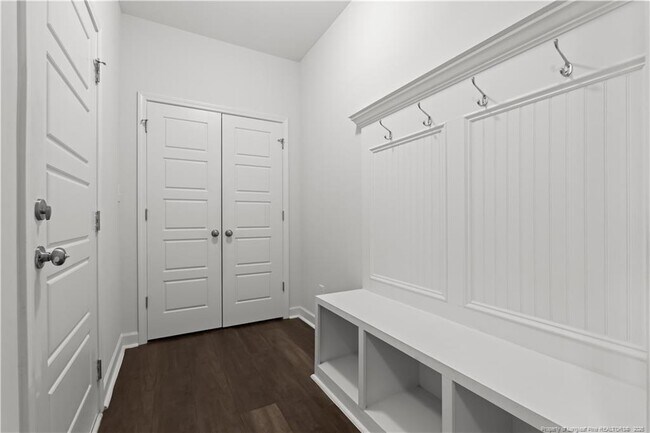 Building Photo - 4616 Scenic Pines Dr