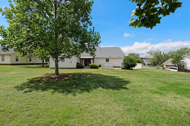 Building Photo - Spacious 3 Bedroom Home Near Downtown Greer with Large Backyard and 2-Car Garage.