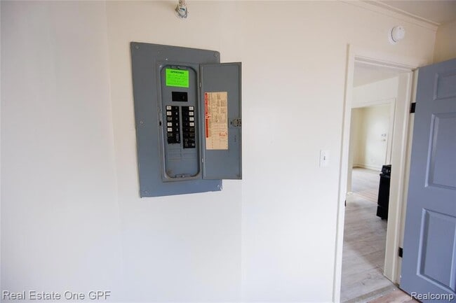 Building Photo - 8242 Maxwell Ave