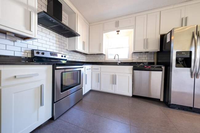 Building Photo - 2019 19th Ave NE