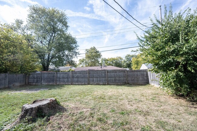 Building Photo - 4840 Leone Dr
