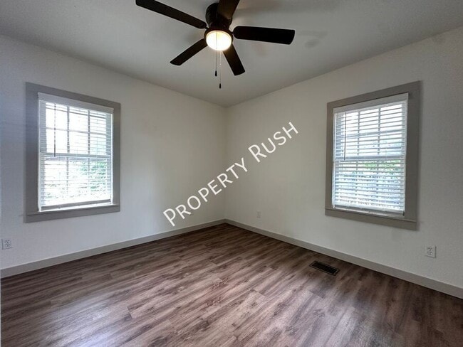 Building Photo - 112 N Lovell Ave