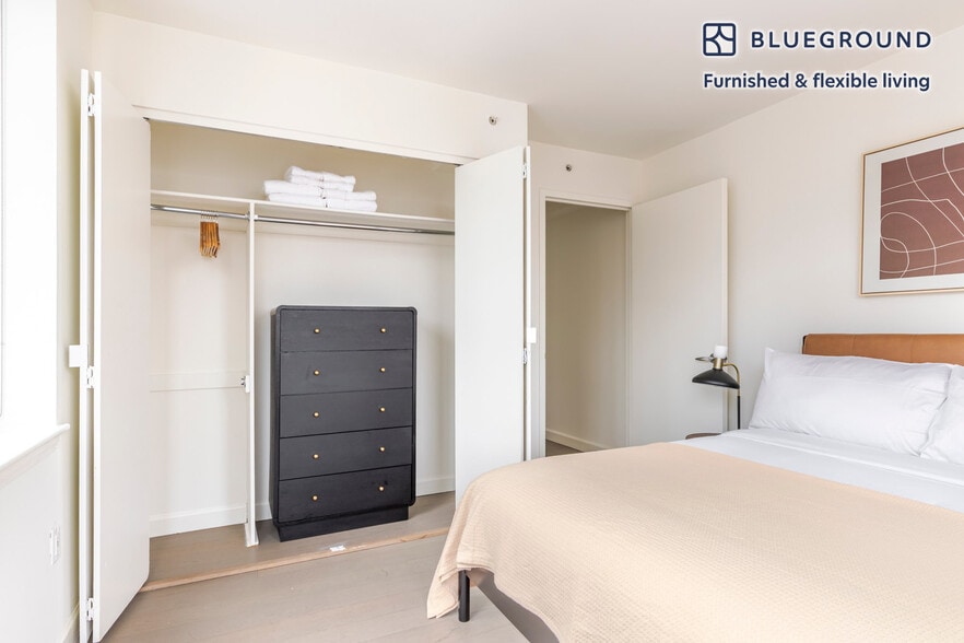 Building Photo - 561 10th Ave