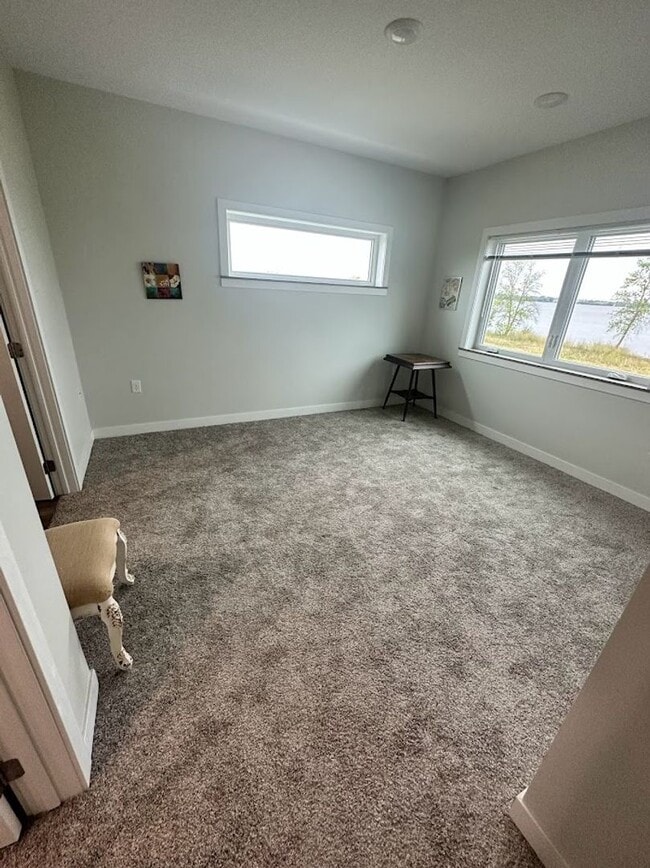 Building Photo - LAKE VIEW- 3 Bedroom Condo