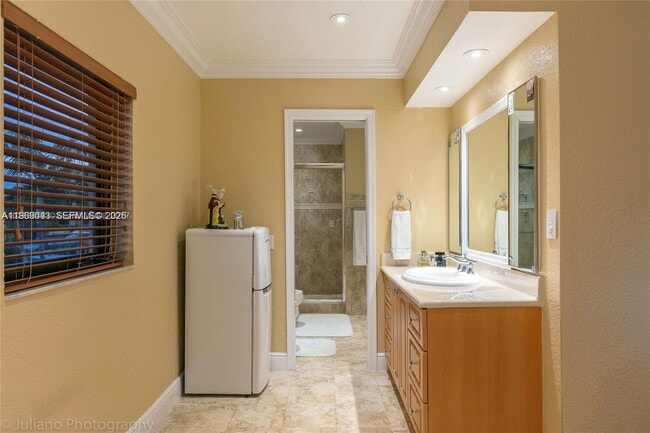 Building Photo - 19701 W Oakmont Dr