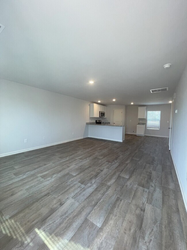 Building Photo - 192 Emory Rd