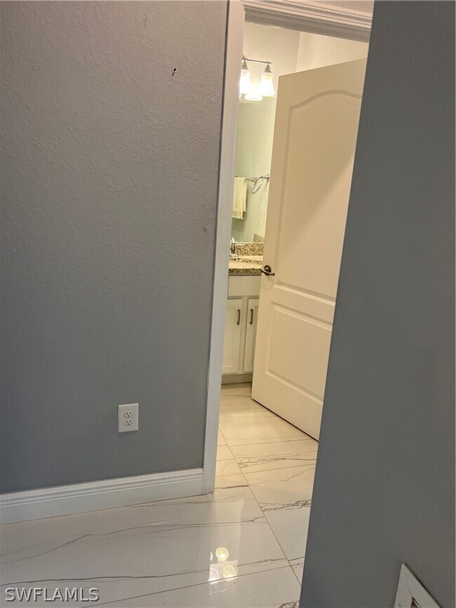 Building Photo - 4351 Bluegrass Dr