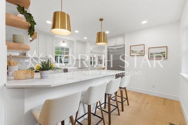 Building Photo - 592 9th St
