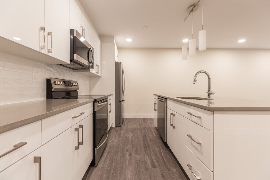 Building Photo - 1060 Tremont St