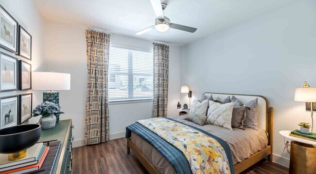 Building Photo - 615 E Foster Crossing Rd