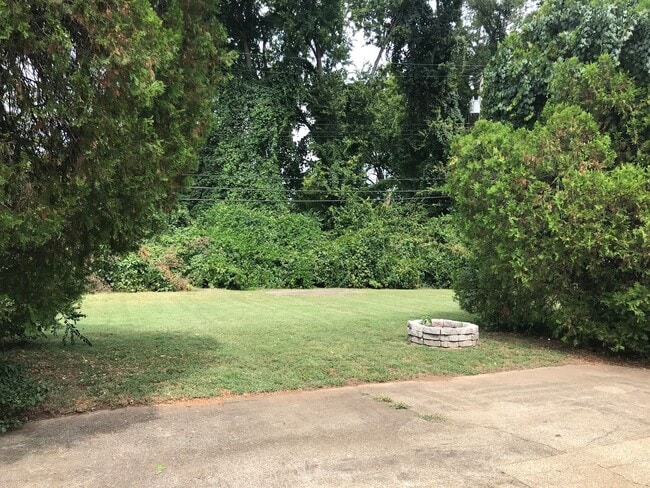 Building Photo - 3-Bedroom 2-Bath Home in Prime West Nashvi...