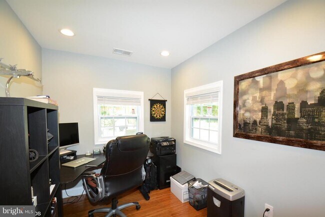 Building Photo - 6317 Everglades Dr