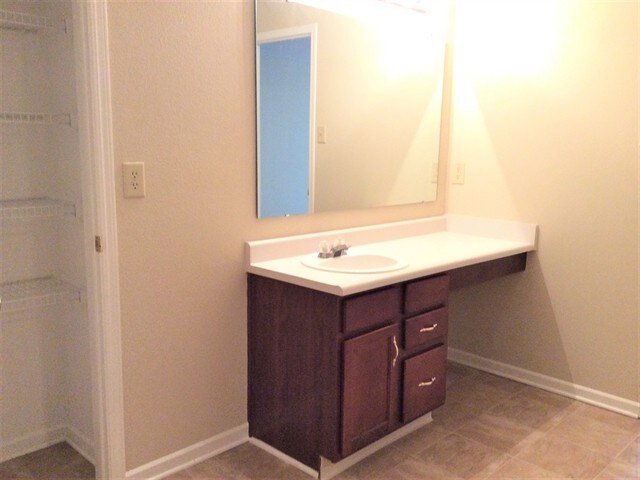 Building Photo - 5696 N Jamestown Dr