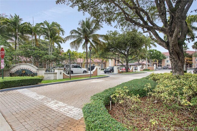 Primary Photo - 6831 SW 44th St