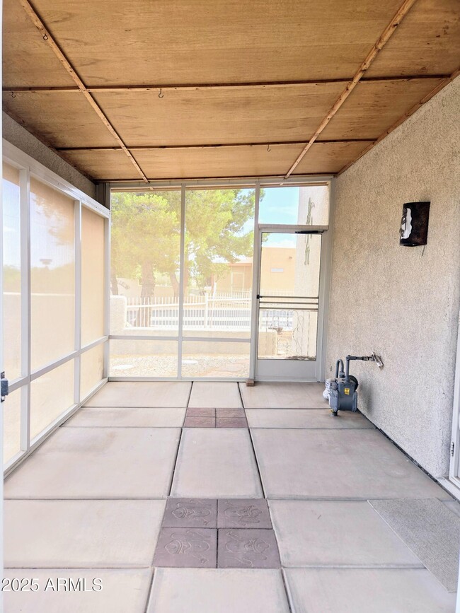 Building Photo - 383 S Taylors Trail