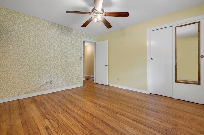 Building Photo - Stunning 3 Bedroom 2 Bathroom Mid-Century ...