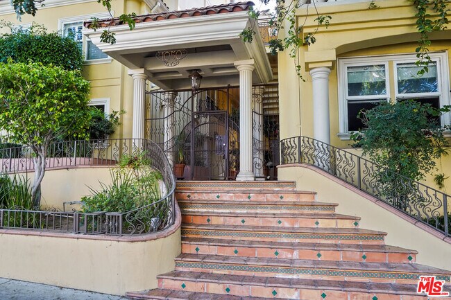 Building Photo - 1050 N Edinburgh Ave