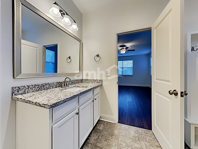 Building Photo - 132 Sago Ct