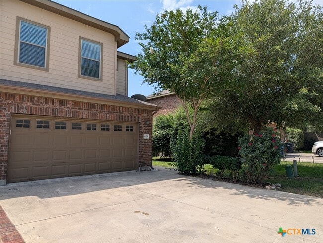 Building Photo - 1028 Brown Rock Dr