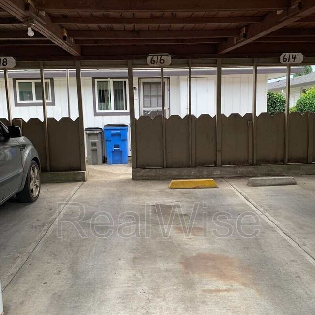 Building Photo - 616 NE Anderson St