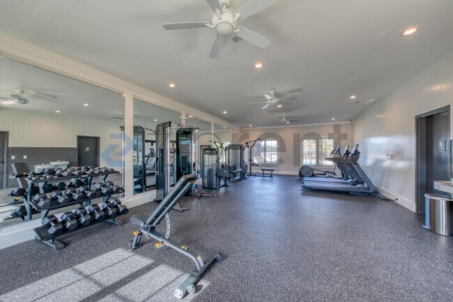 Building Photo - 1467 Hasse Ave