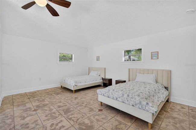 Building Photo - 516 W Davis Blvd