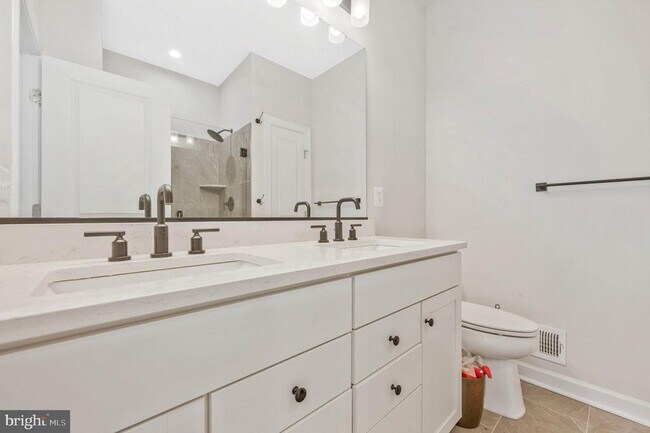 Building Photo - 2820 Dart Dr