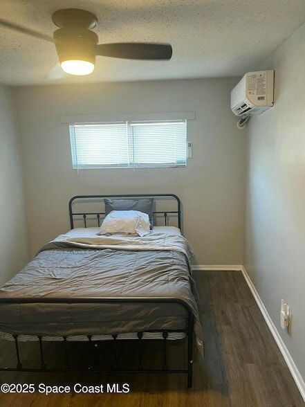 Building Photo - 1209 Tropic St