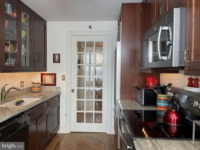 Building Photo - 2020 Walnut St