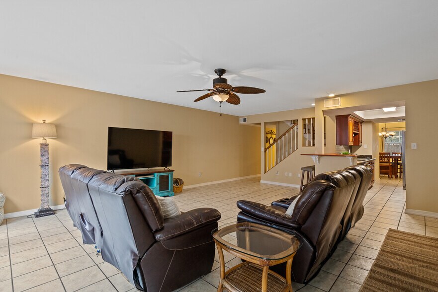 Living Room - 8426 Williamsburg Cir