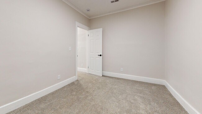 Building Photo - 12061 Cloverlawn Ave