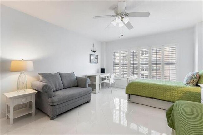 Building Photo - 3850 Galt Ocean Dr