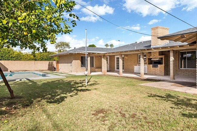 Building Photo - 2610 S Ventura Dr