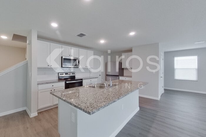 Building Photo - 8590 SW 43rd Ter