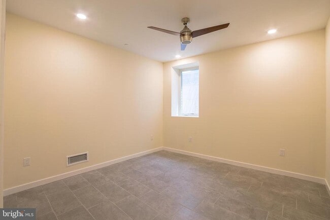 Building Photo - 1300 S 24th St