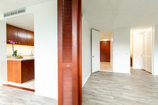 Building Photo - 250 Kawaihae St