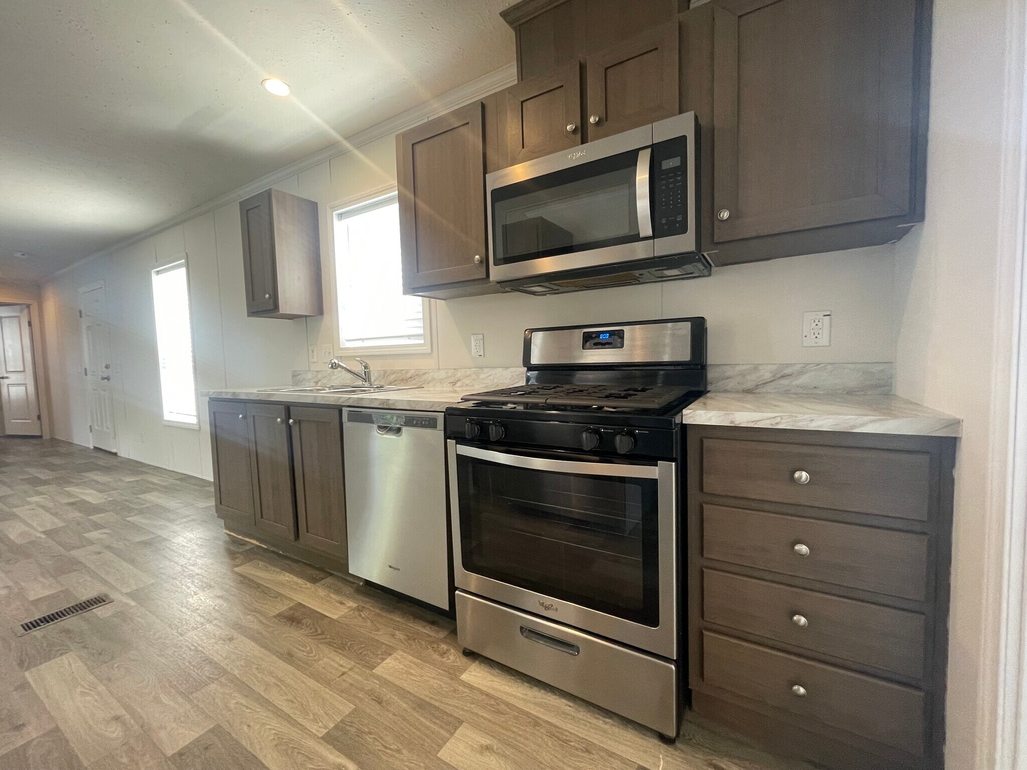 Building Photo - 15862 Villaire Ave