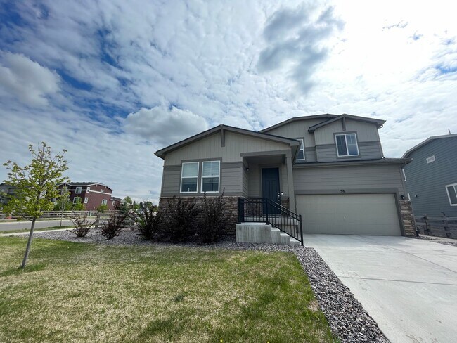 Building Photo - Stunning and spacious 4.5 bedroom, 3 bathroom home located in Morgan Hill