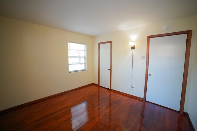 Building Photo - 231 Gaile Ave