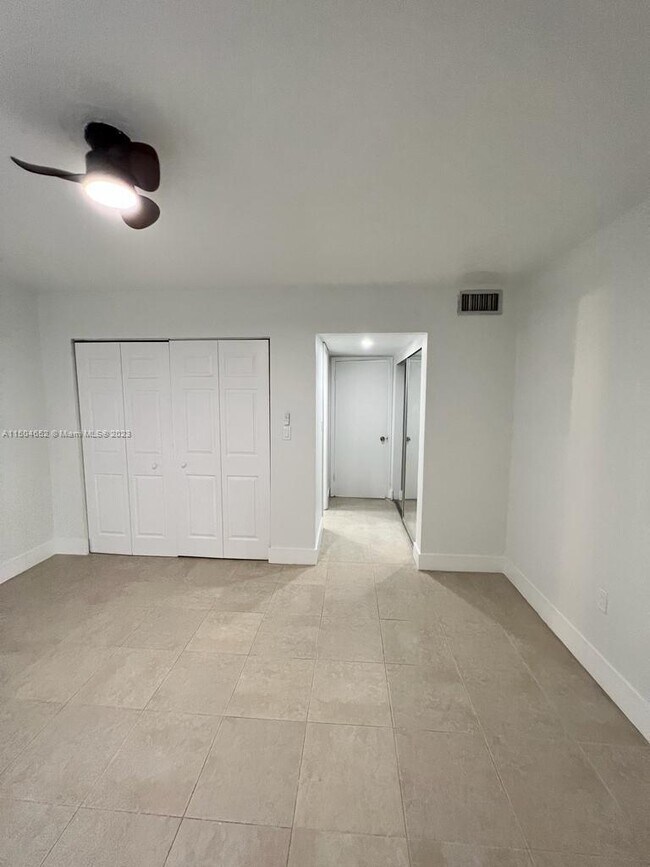 Building Photo - 810 SW 105th Ave