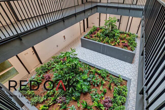 Building Photo - 1037 Dewey Ave