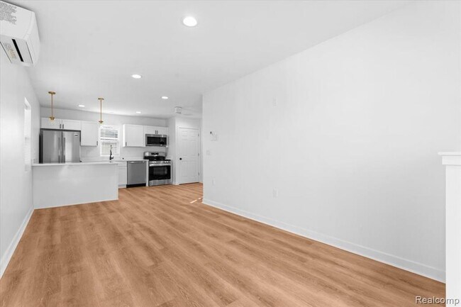 Building Photo - 1440 Lakepointe St