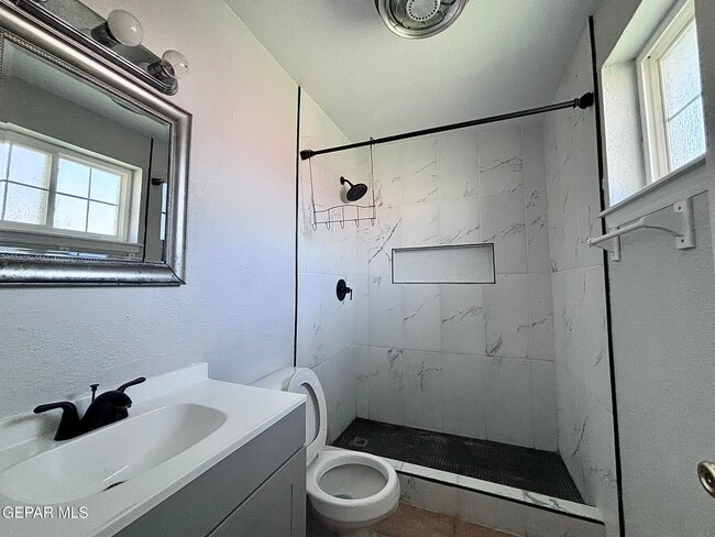 Building Photo - 10517 Tareyton St